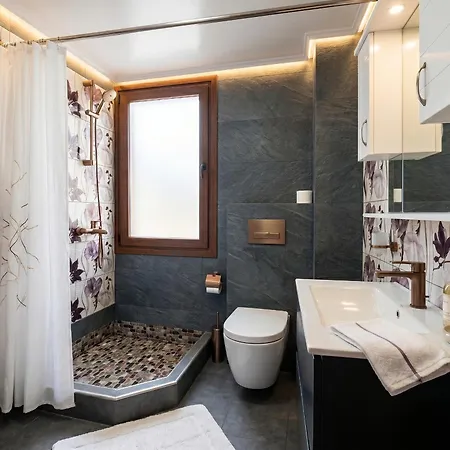 The Forbidden Anchor Apartamento