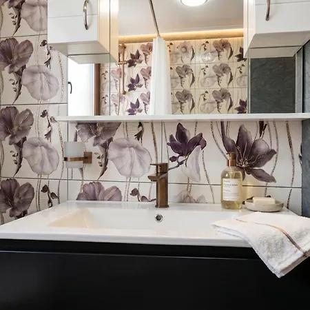 The Forbidden Anchor Apartamento